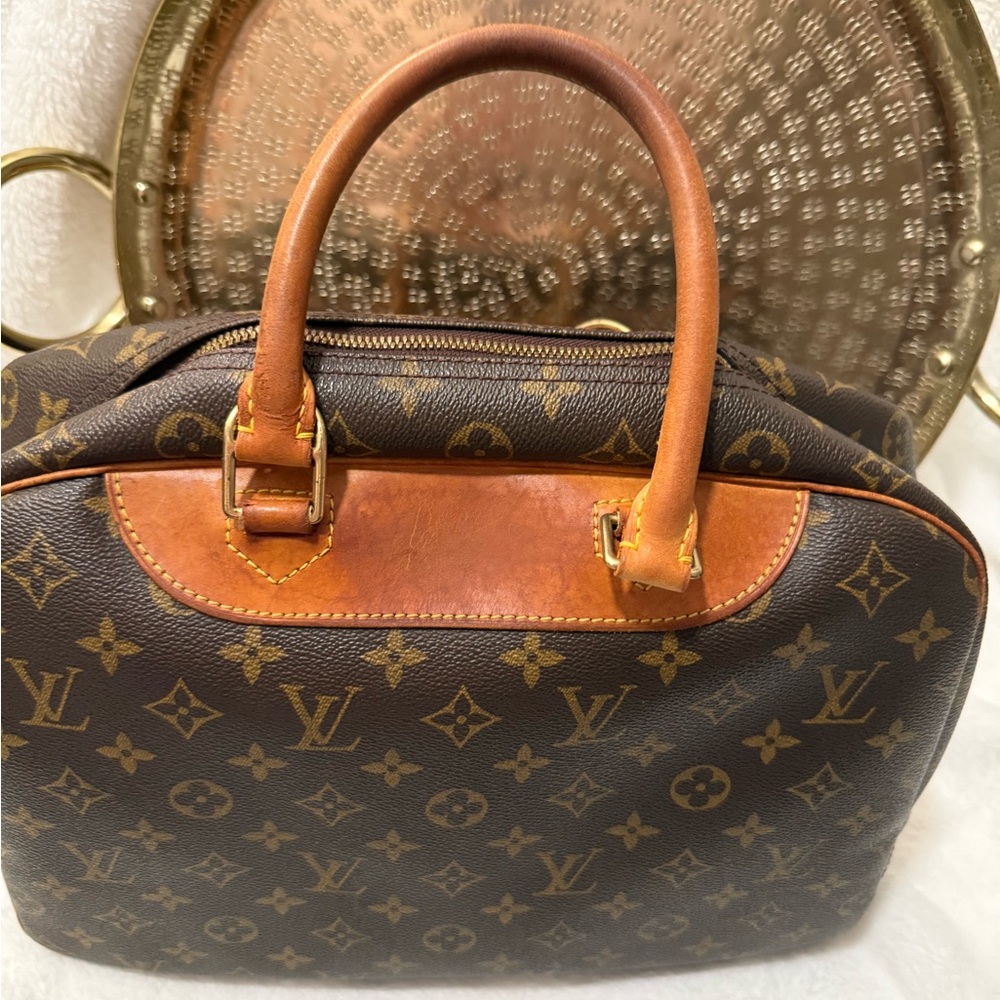 Louis Vuitton Monogram Deuville Bag - Picture 4 of 14